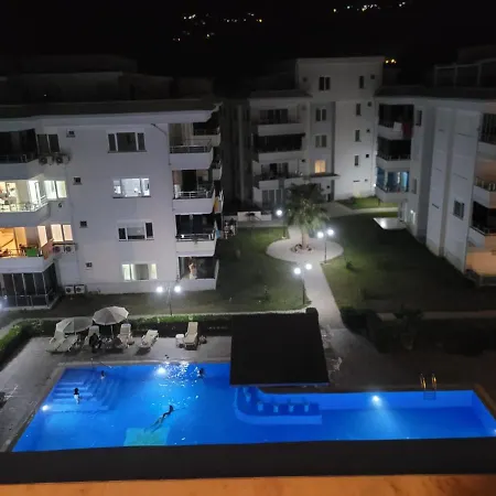 Full Luxury With Jakuzi And Swimming Pool *